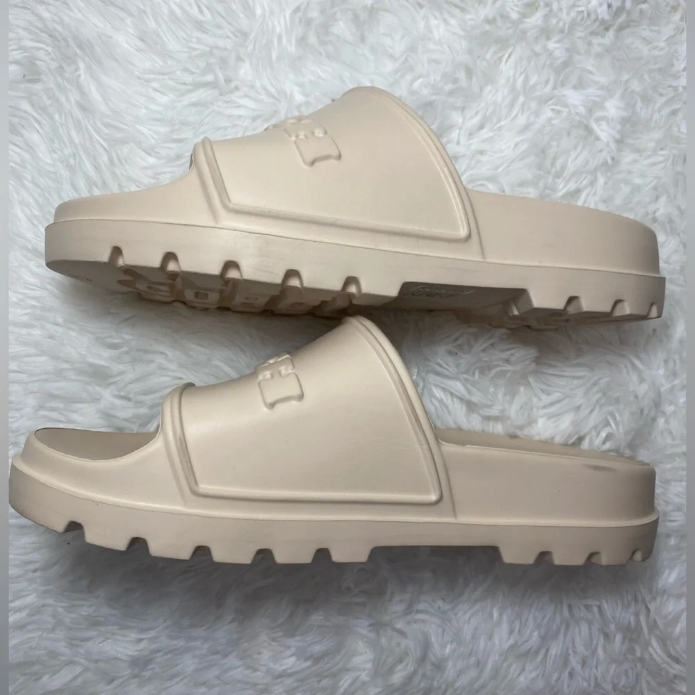 Coach elegant cream